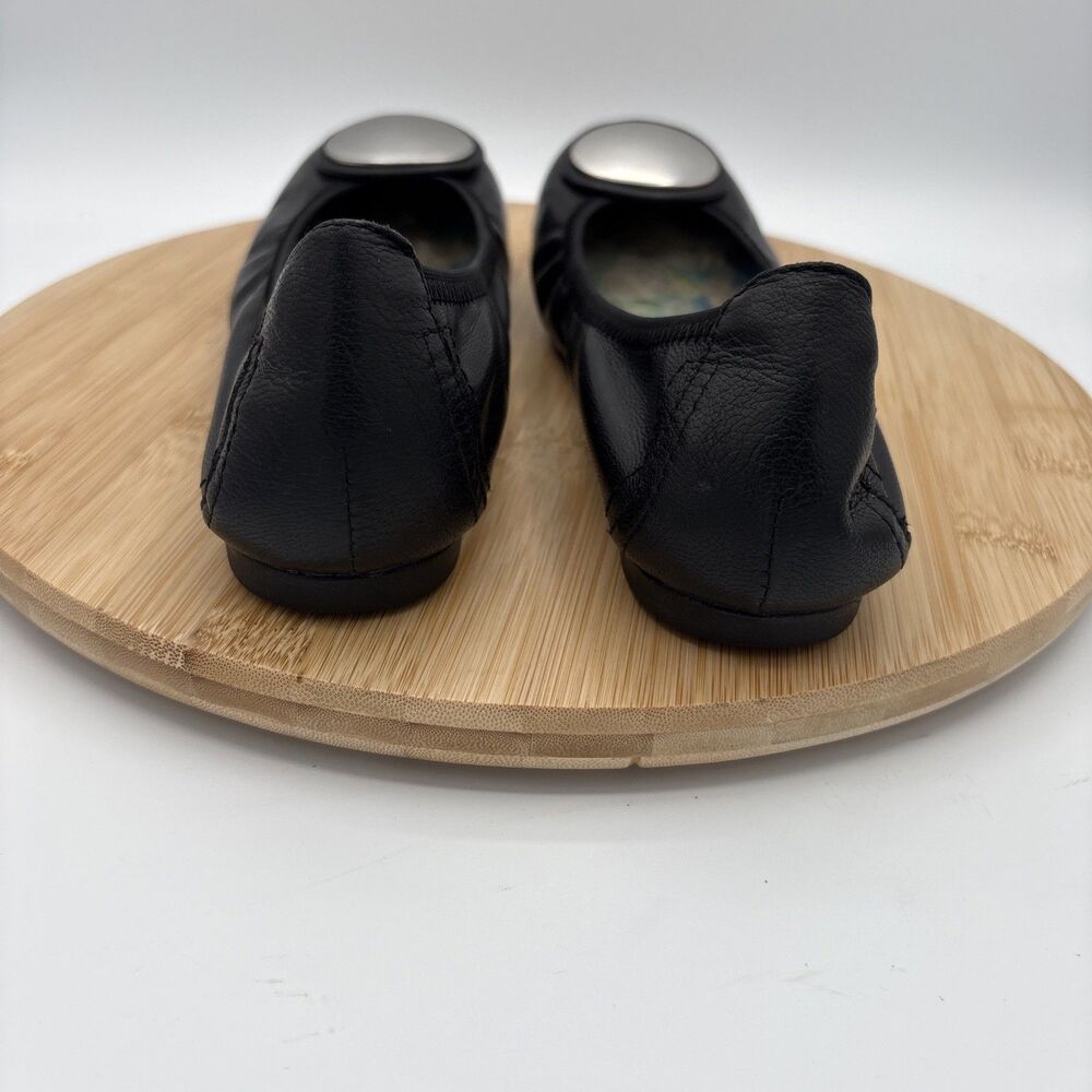 Born Ballet Flats Womens 8 Black Leather Comfort Round Toe Silver Tone Medallion - Picture 7 of 10